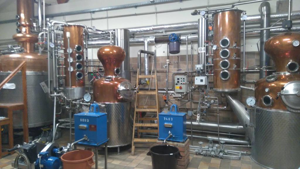 Tuzseri Palinka Tanya Buitenkant foto