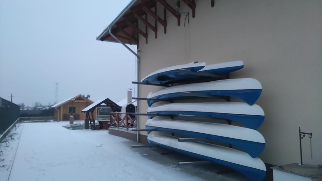 Tuzseri Palinka Tanya Buitenkant foto