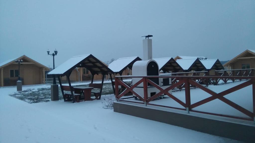 Tuzseri Palinka Tanya Buitenkant foto